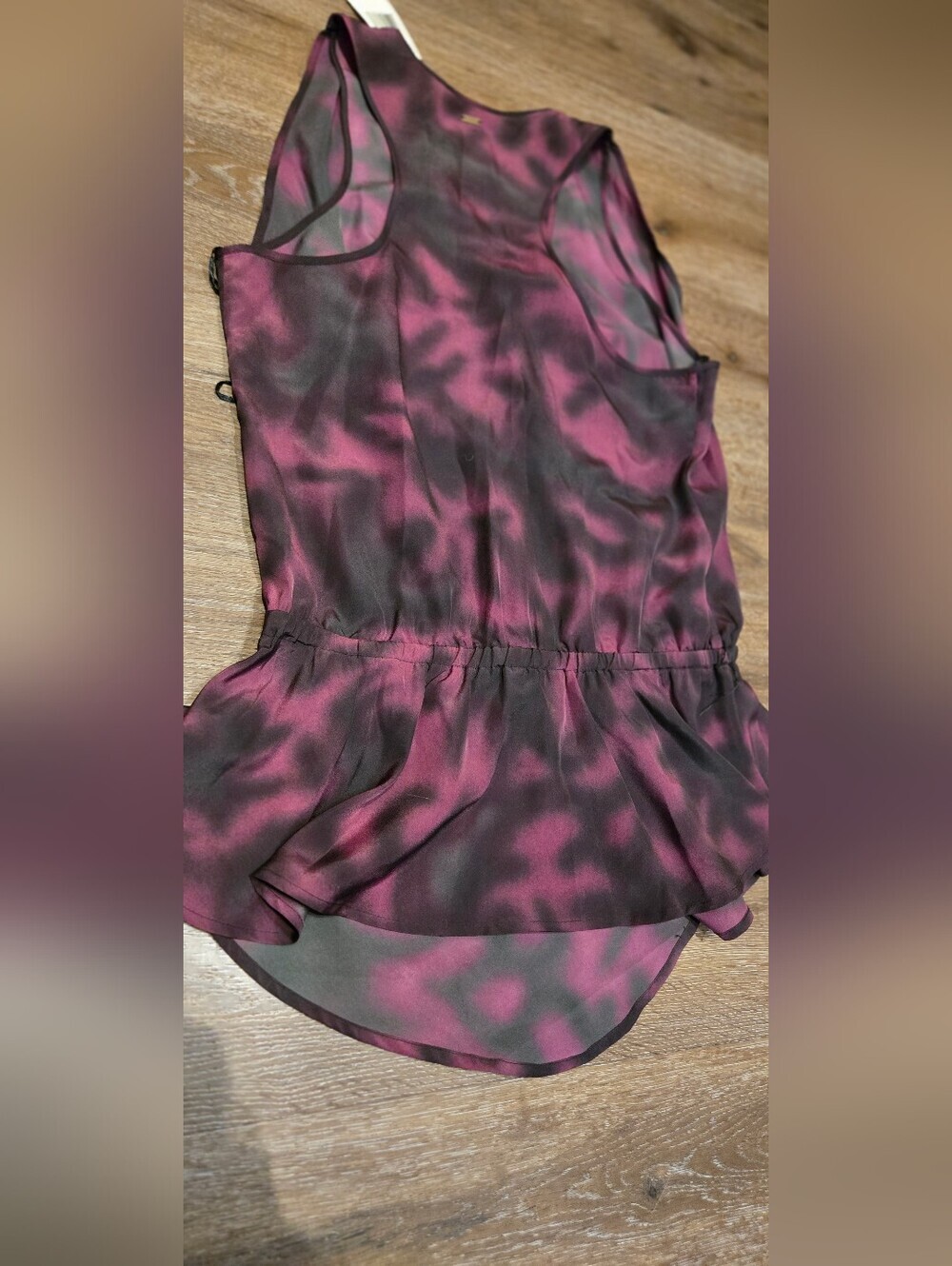 NWT Guess "Rouge Vintage Wine" Sleeveless Peplum Top - Picture 4 of 6
